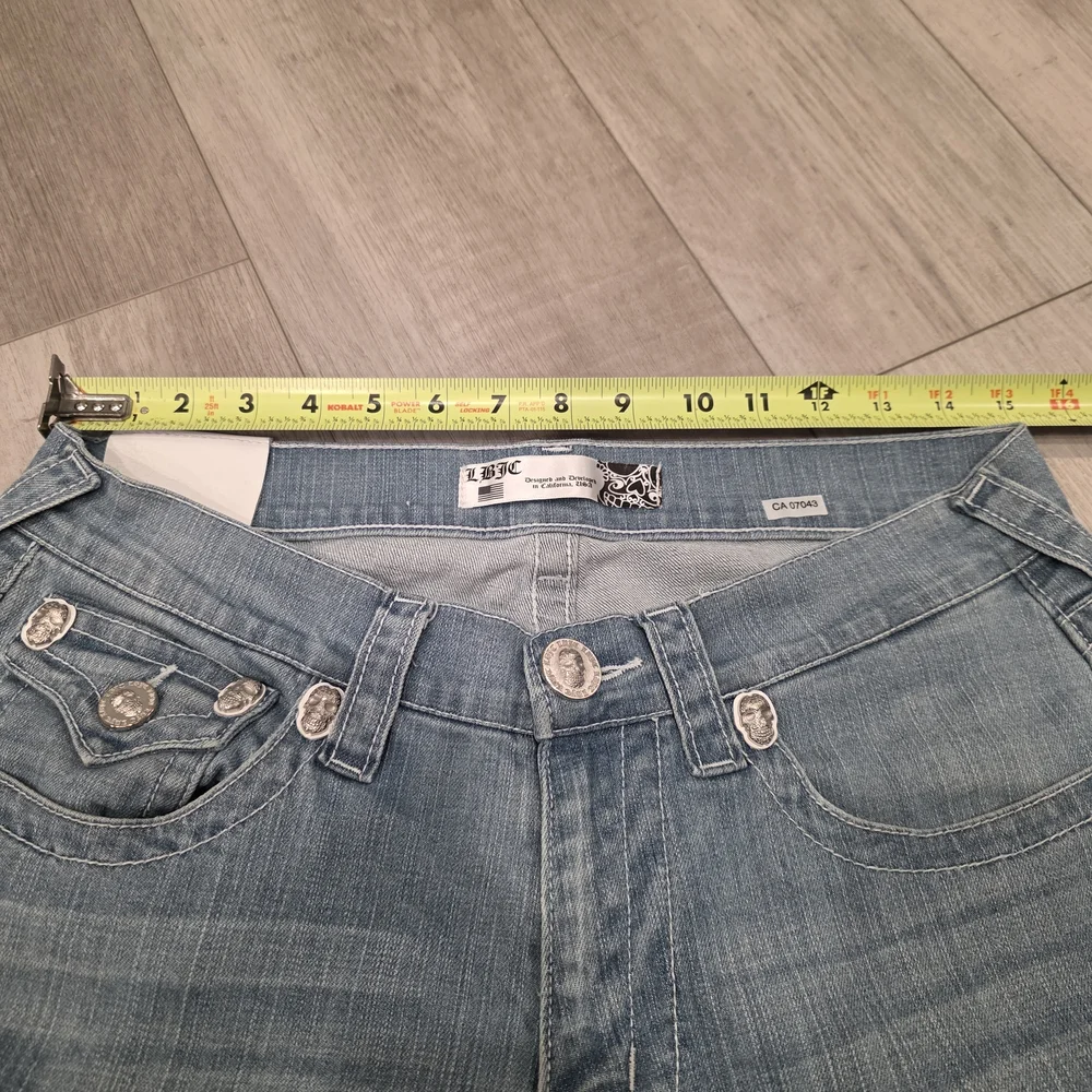 Laguna Beach Jean Co. Women’s Acid Wash Skull Studded Low Waist Straight Size 31 - Picture 6 of 15